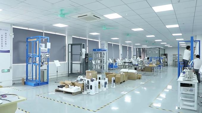 Liliwise Fully Automatic Luxury Electronic Smart Entry Door Locks Wifi Ble Fingerprint Tuya TTlock Smart Door Lock with Camera 26